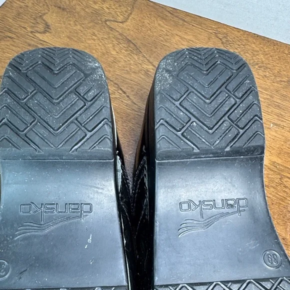 Dansko Tooled Shiny Black Leather Floral Clogs Slip-on Shoes, sz 39, 8-8.5 - Picture 11 of 16
